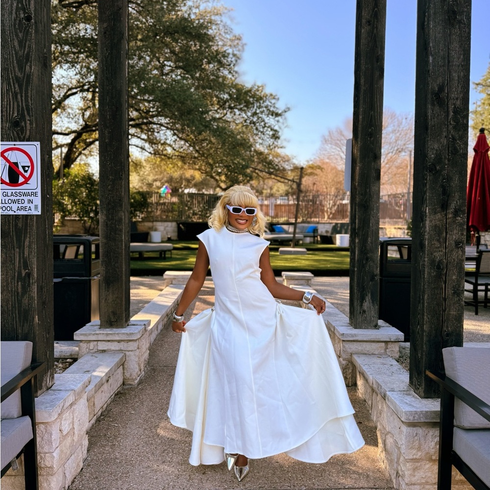 Chic White Maxi Dress with High Neck and Cap Sleeves
